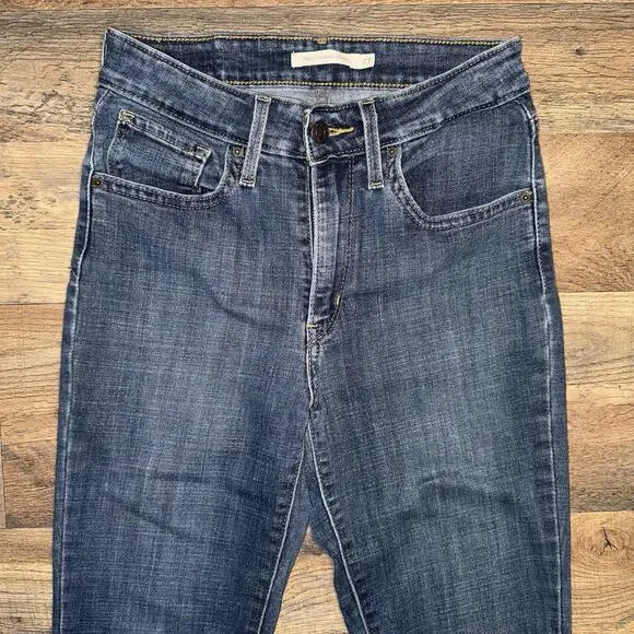 Levi’s Women’s 721 High-Rise Skinny Jean Size 27 - Picture 3 of 11